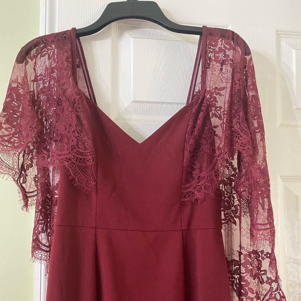 Lulu’s backless lace cap gown